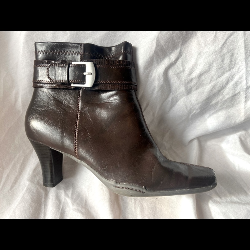 Cinch of Luck Women brown boots size 8.5
